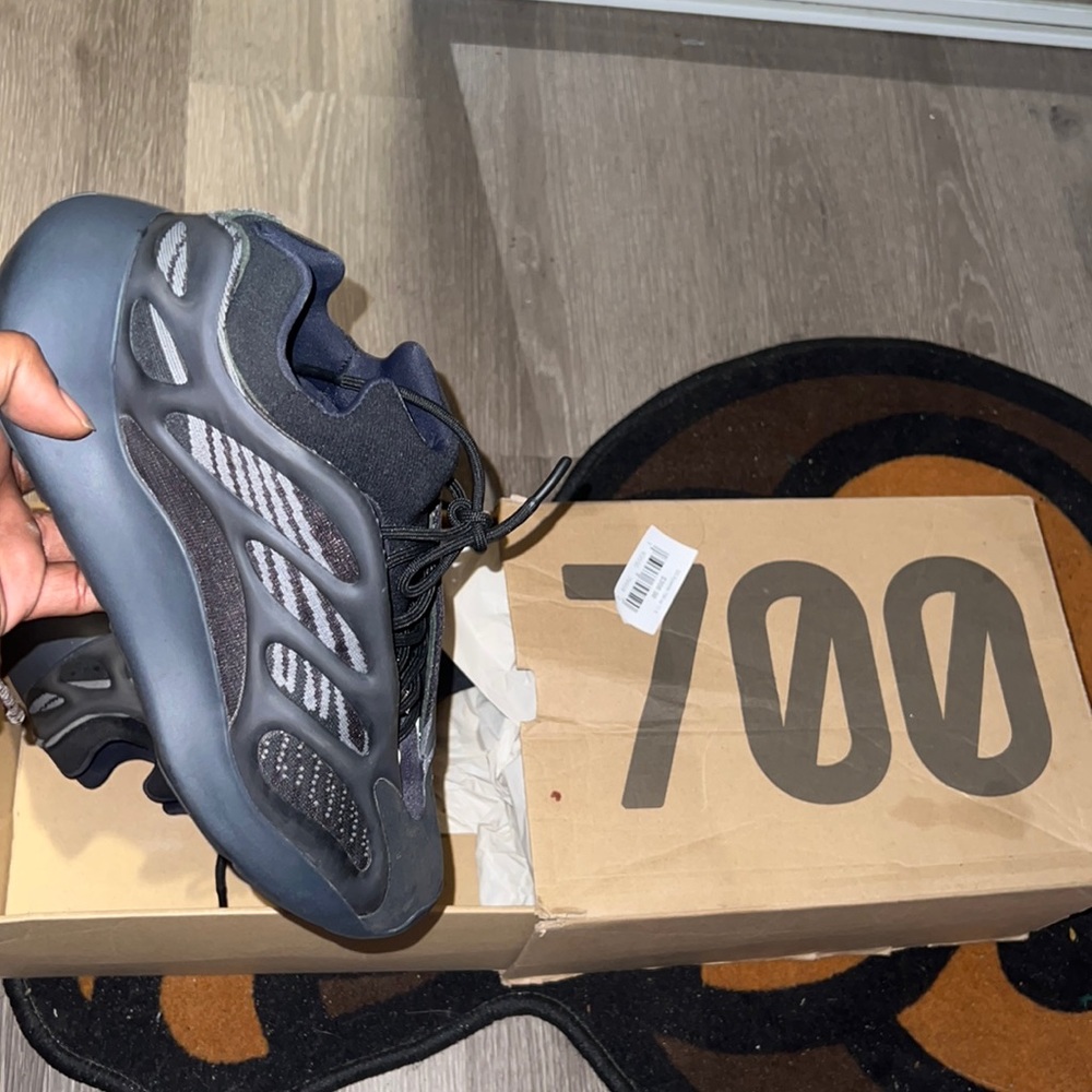 Yeezy 700 v3
